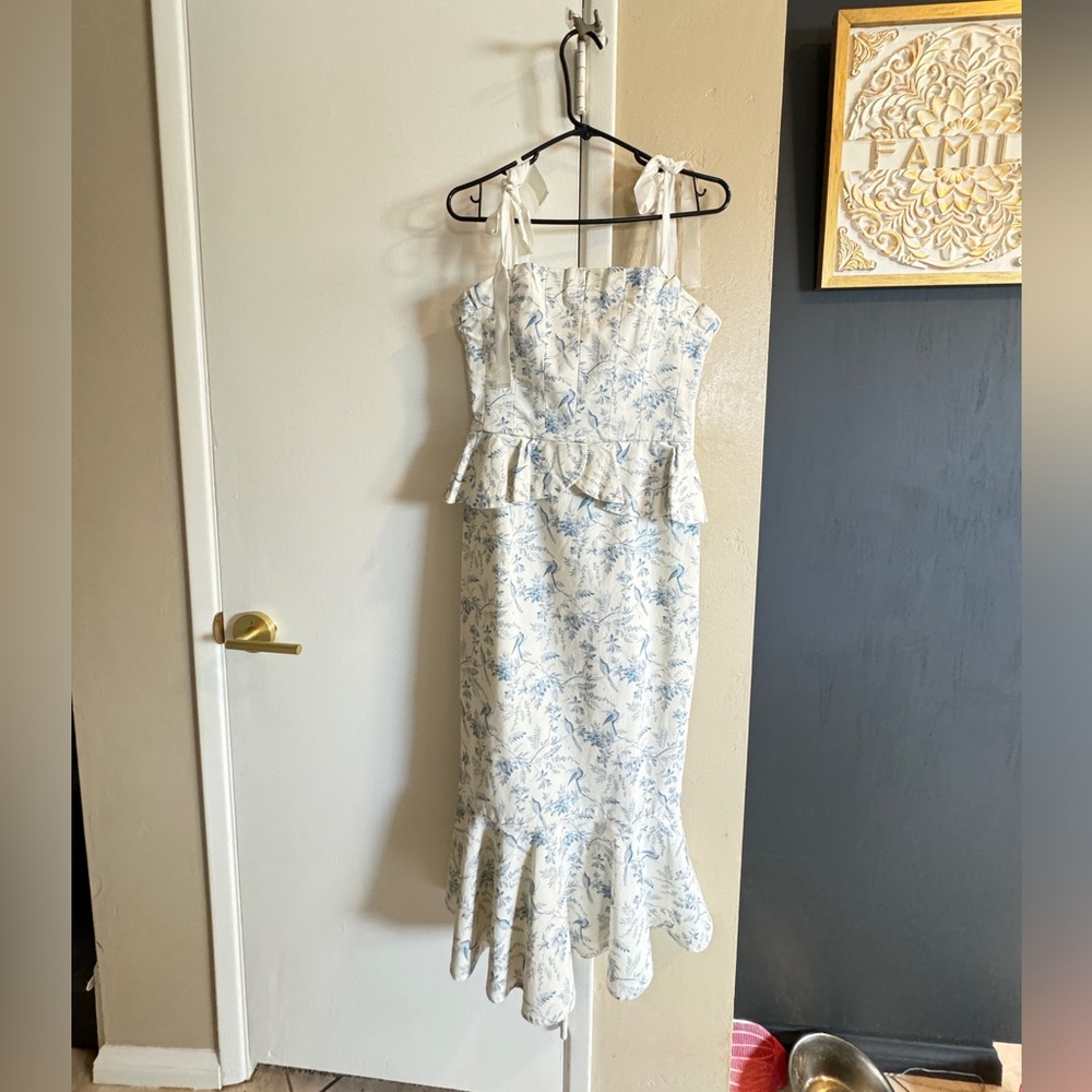 DILLARDS LIGHT BLUE AND WHITE DRESS